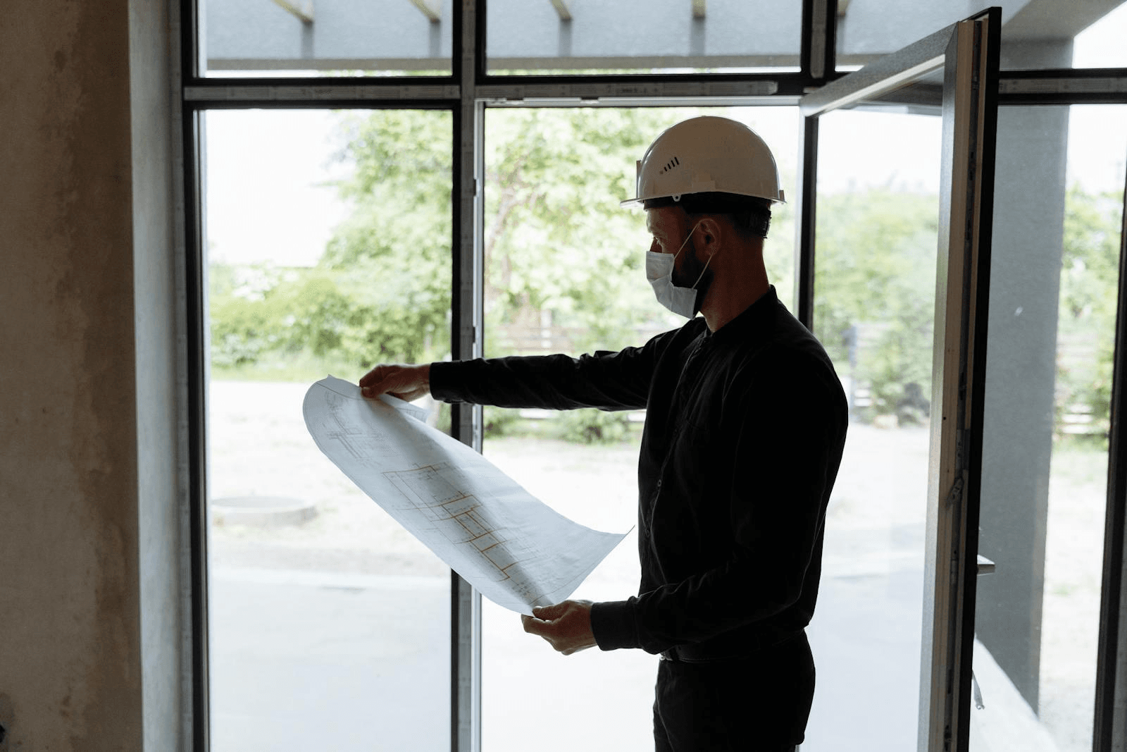Passer de micro‑entrepreneur à SAS/SARL : quand sauter le pas pour ne pas couler sous les charges ?